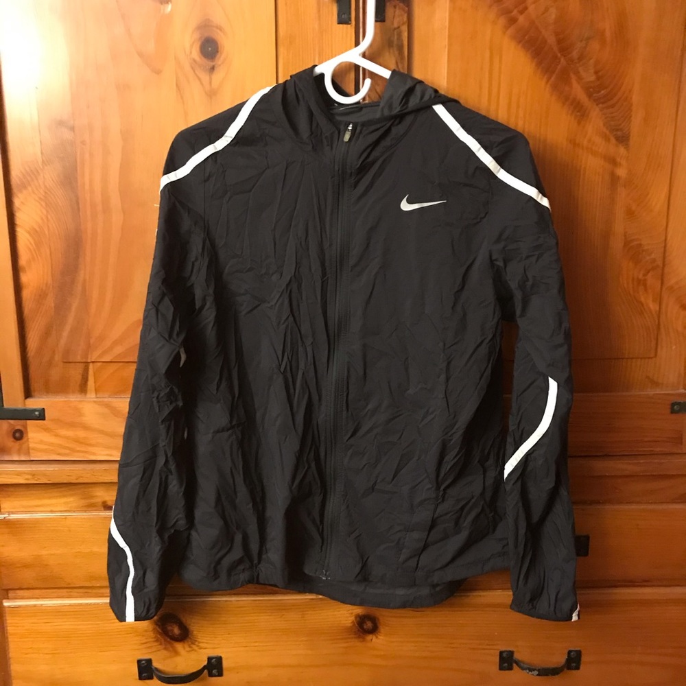 Women’s Nike windbreaker (very light)